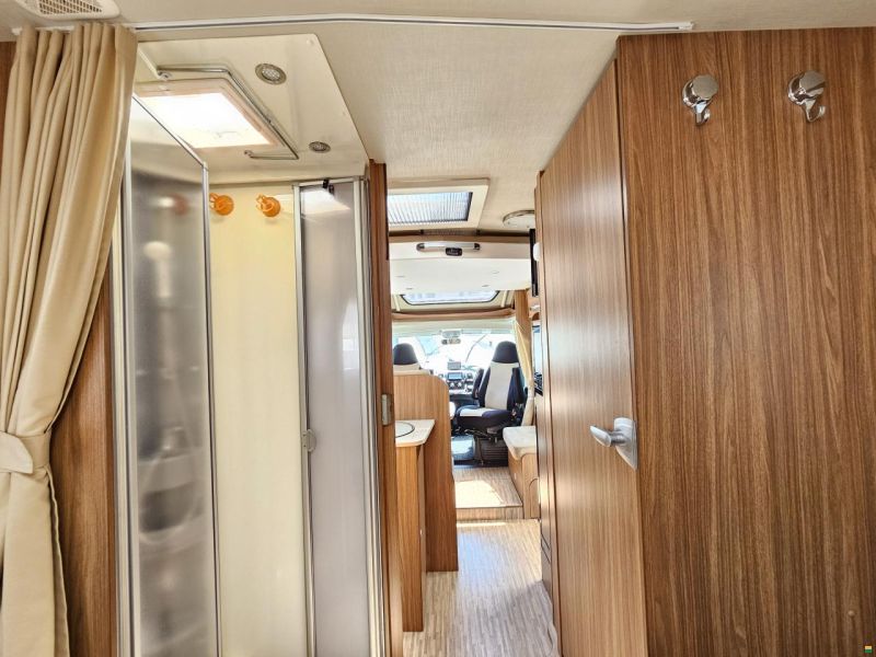 Carado T 449 mit Queensbett, Hubbett, Automat!