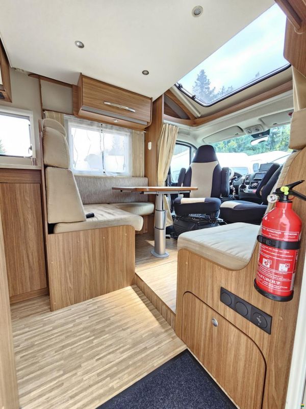 Carado T 449 mit Queensbett, Hubbett, Automat!