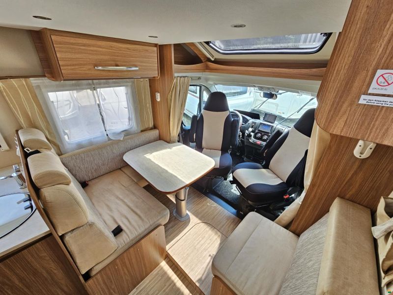 Carado T 449 mit Queensbett, Hubbett, Automat!