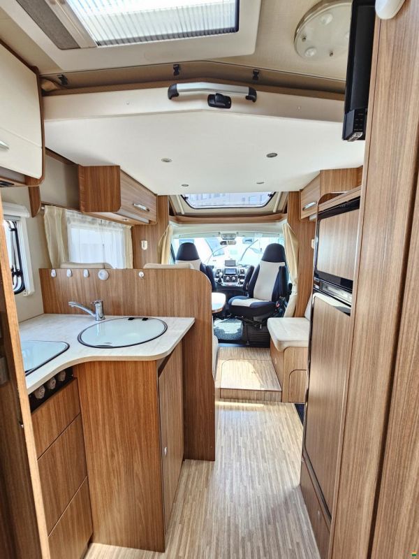 Carado T 449 mit Queensbett, Hubbett, Automat!