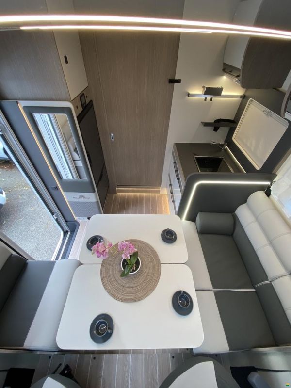 Roller Team Zefiro 266TL, Fiat 2.2MJ 140PS Automat