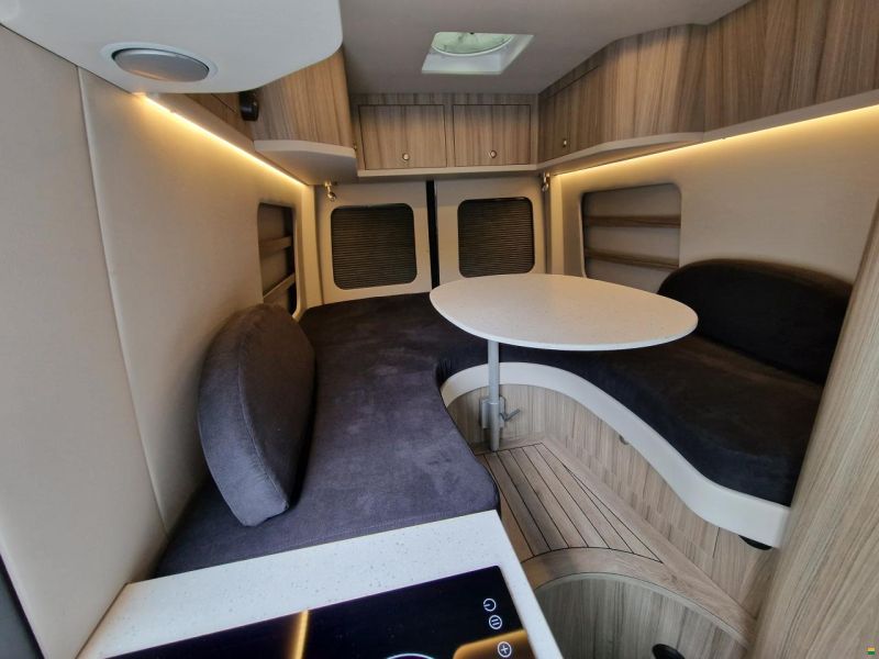 Innova Roadtrip 595L; Sprinter 4x4