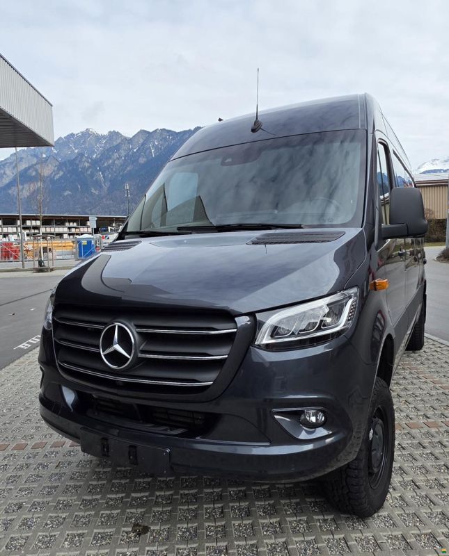 Innova Roadtrip 595L; Sprinter 4x4