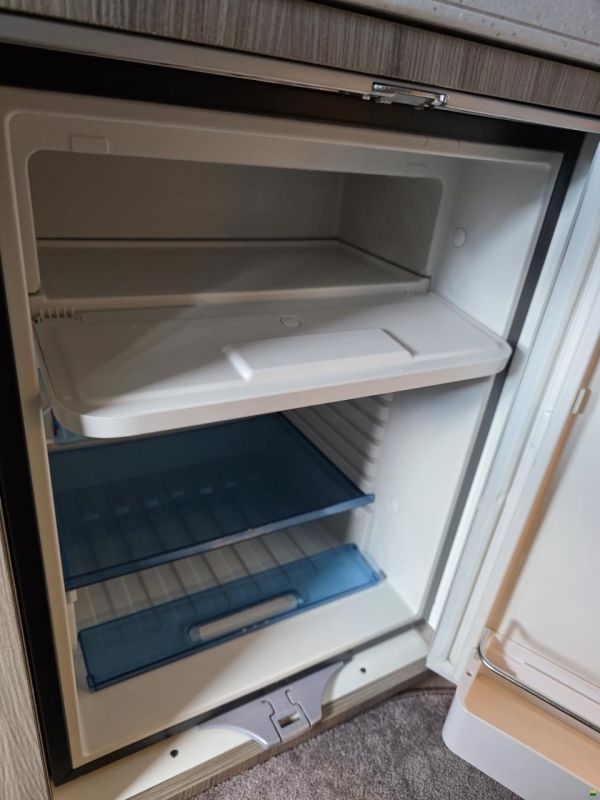 Innova Roadtrip 595L; Sprinter 4x4