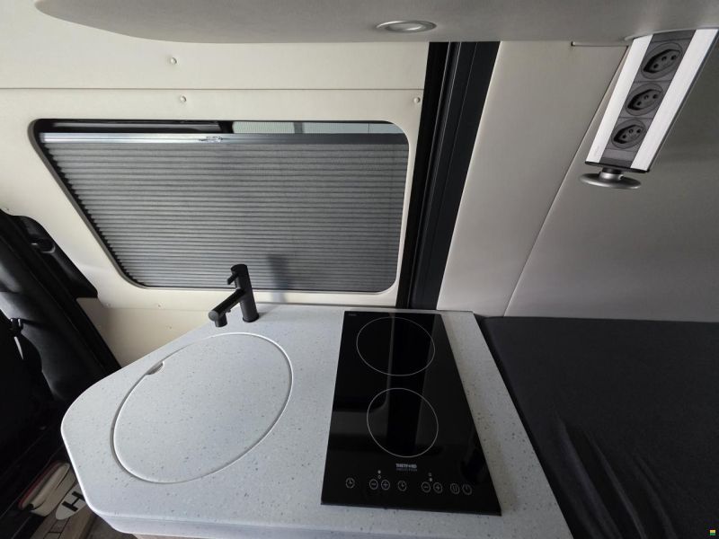 Innova Roadtrip 595L; Sprinter 4x4