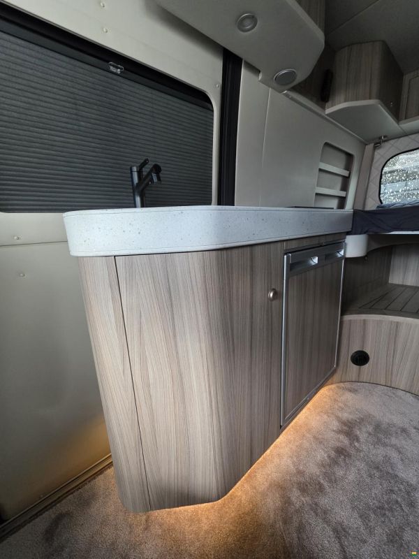 Innova Roadtrip 595L; Sprinter 4x4