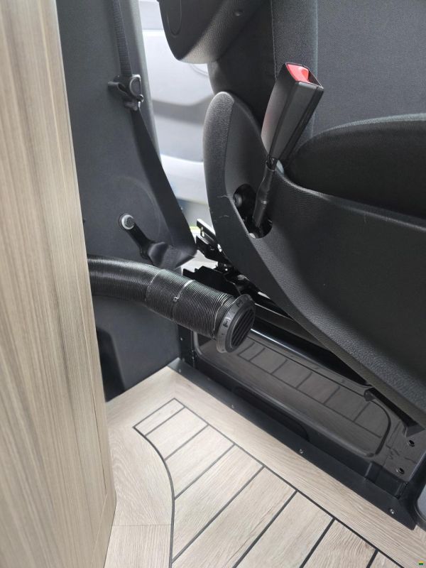 Innova Roadtrip 595L; Sprinter 4x4