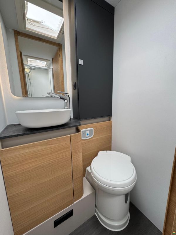 Adria Coral 670 DL 60 Years Selection Deluxe