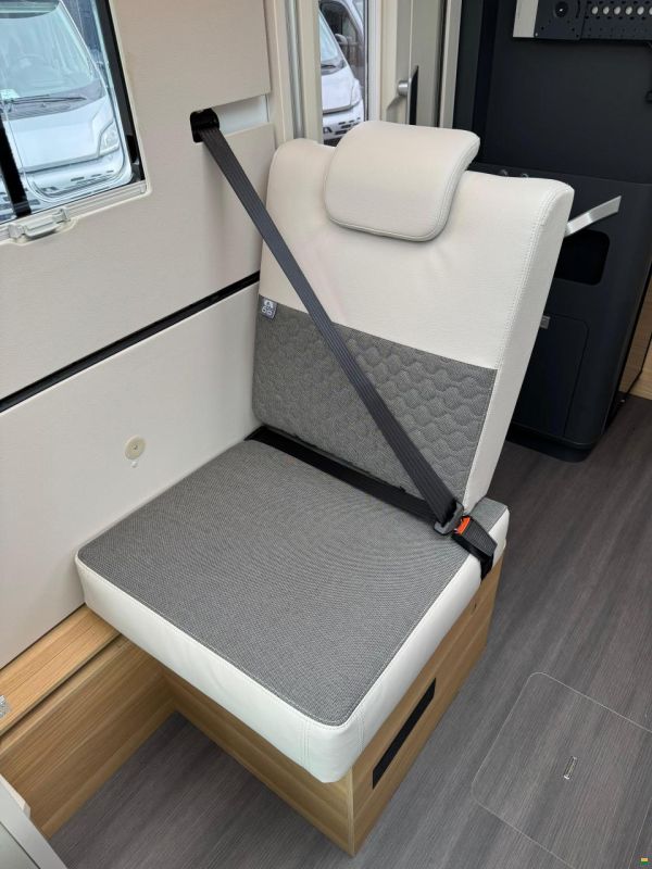 Adria Coral 670 DL 60 Years Selection Deluxe