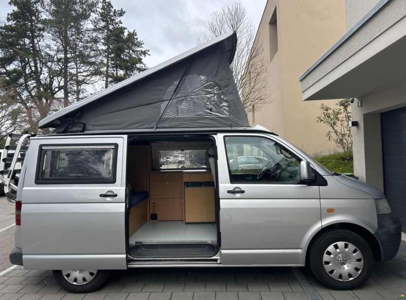 Volkswagen VW T5 mit Aufstalldach