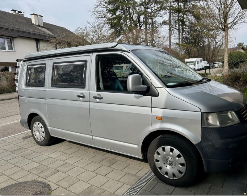 Volkswagen VW T5 mit Aufstalldach