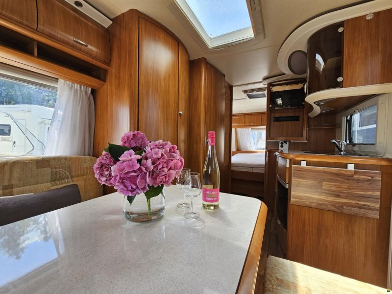 Hobby Excellent mit Queensbett, Klima, Mover!