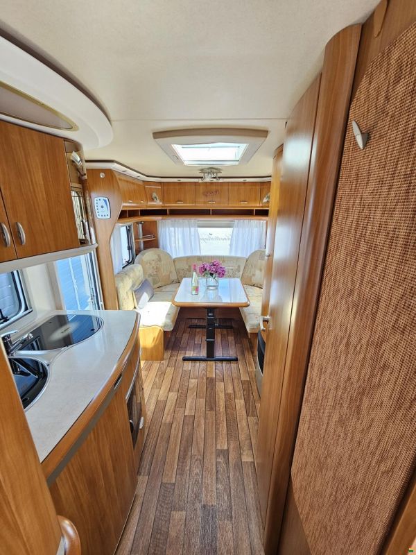 Hobby Excellent mit Queensbett, Klima, Mover!