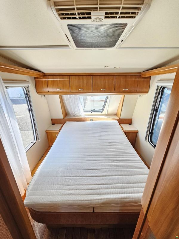 Hobby Excellent mit Queensbett, Klima, Mover!