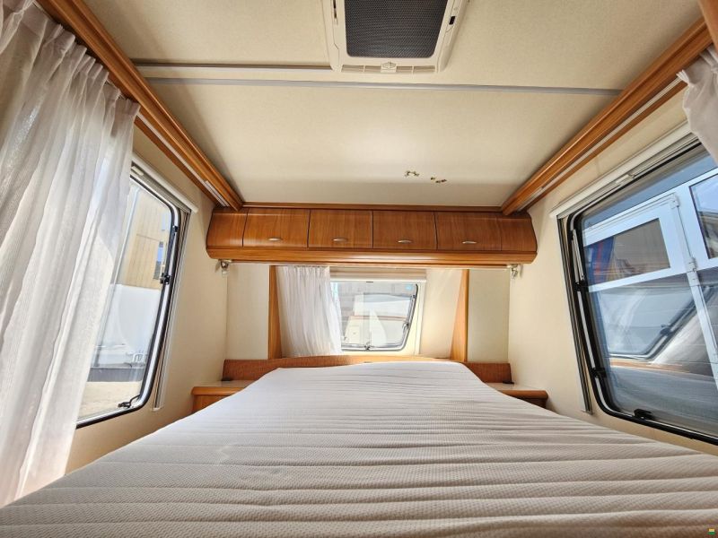 Hobby Excellent mit Queensbett, Klima, Mover!