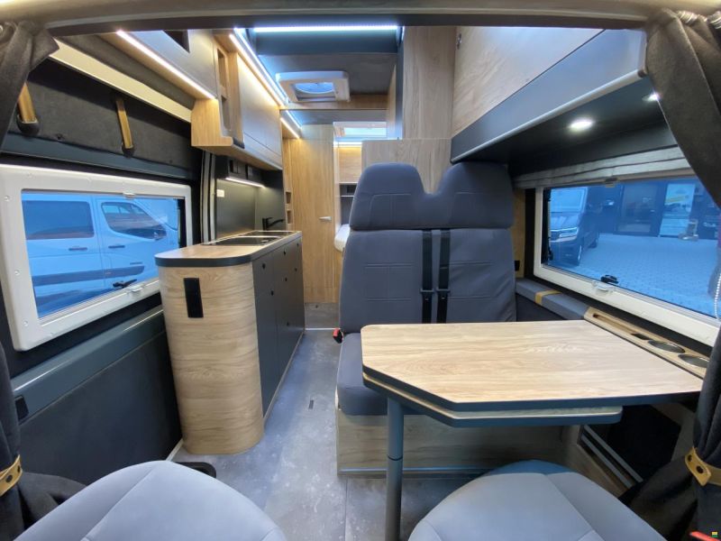 Globe-Traveller Voyager X