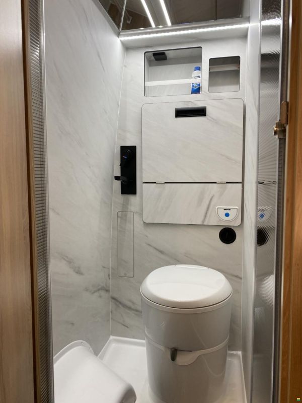 Globe-Traveller Voyager X