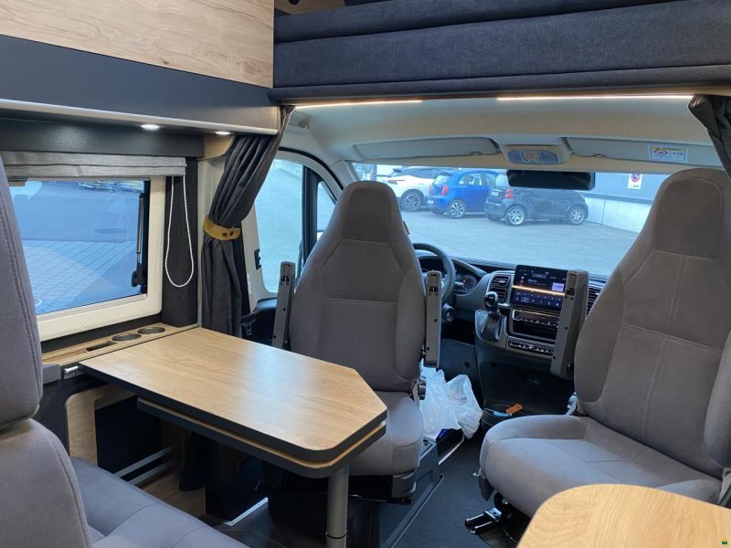 Globe-Traveller Voyager X