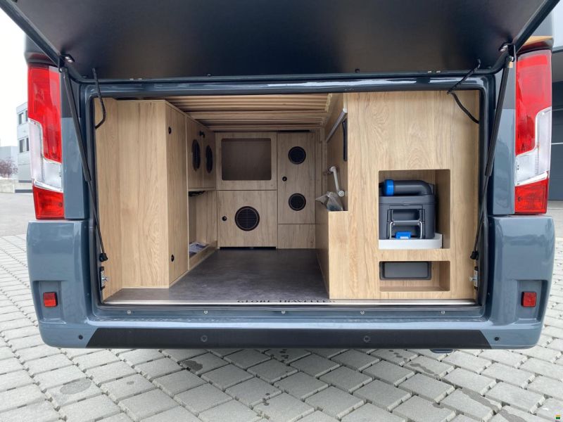 Globe-Traveller Voyager X