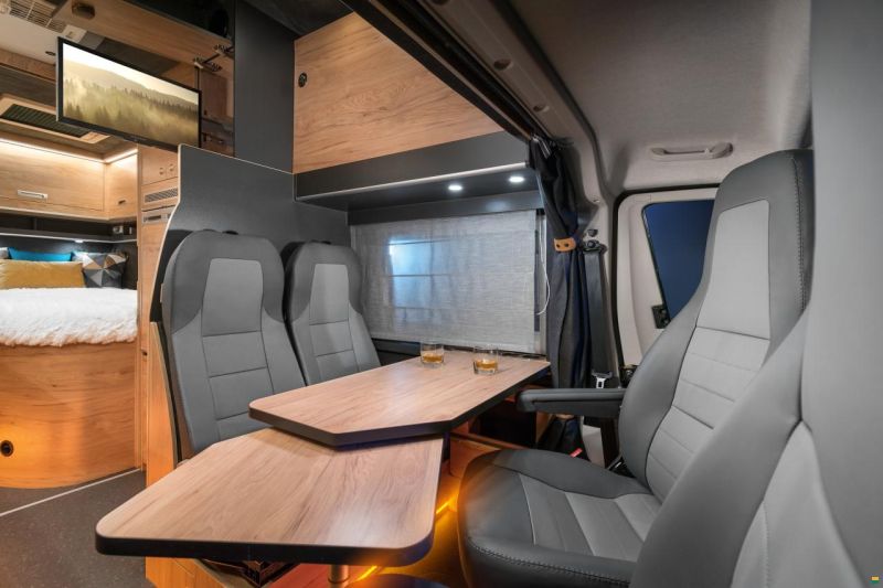 Globe-Traveller Voyager X
