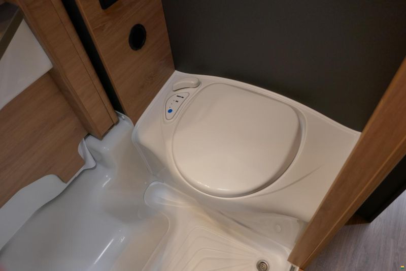 Knaus L!VE TI 650 MEG Platinum Selection