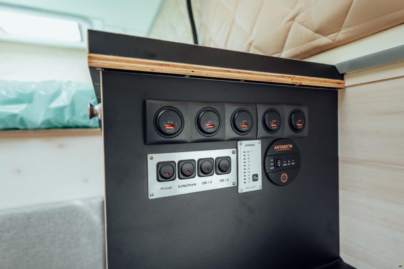 Land Rover Defender 130 Expedition