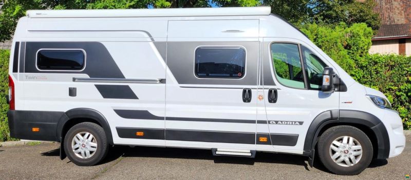 Adria Twin Supreme 640 SGX Automat