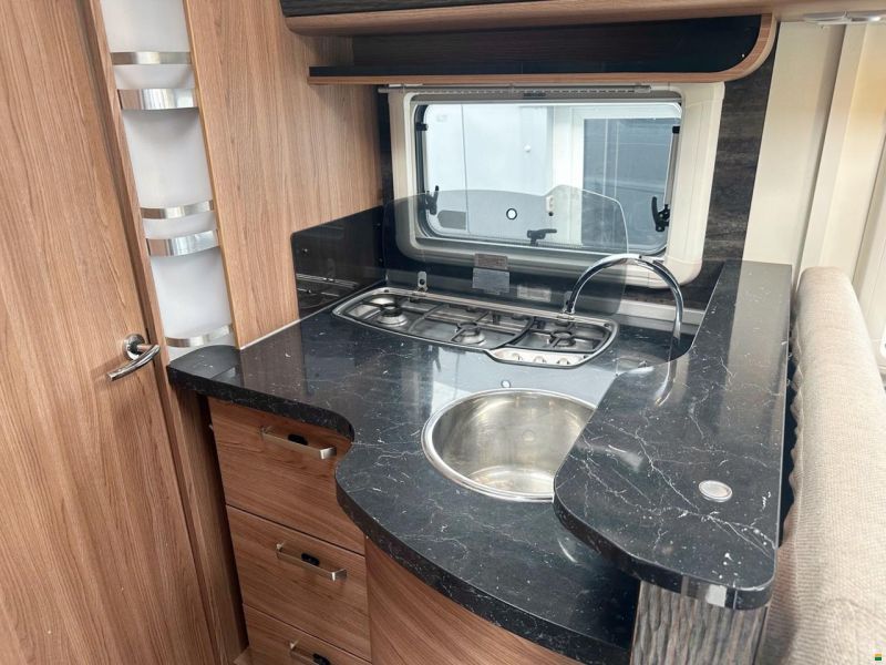 Knaus SKY I 700 PLUS LEG AUTOMAT MJ150