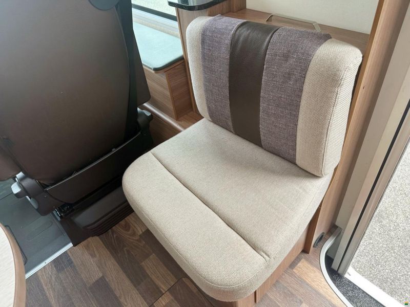 Knaus SKY I 700 PLUS LEG AUTOMAT MJ150