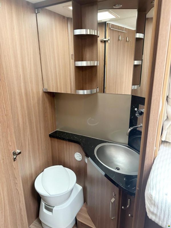 Knaus SKY I 700 PLUS LEG AUTOMAT MJ150