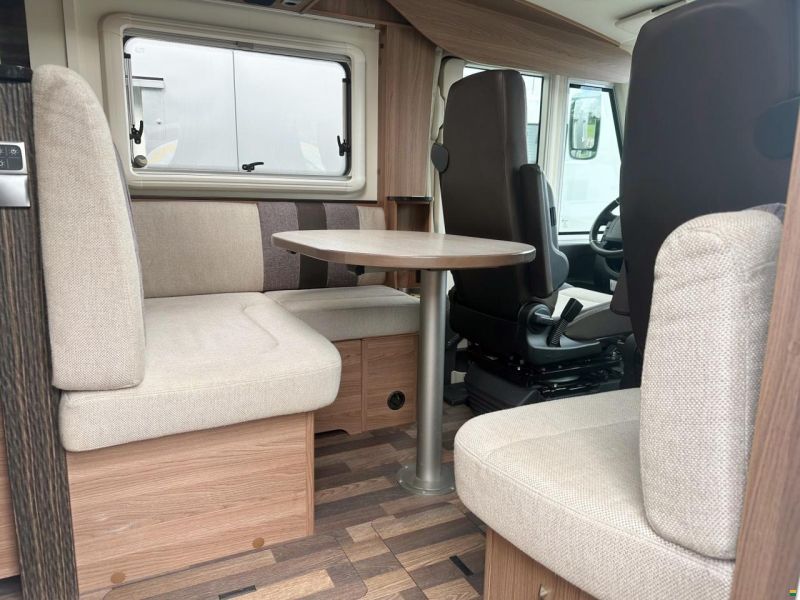 Knaus SKY I 700 PLUS LEG AUTOMAT MJ150