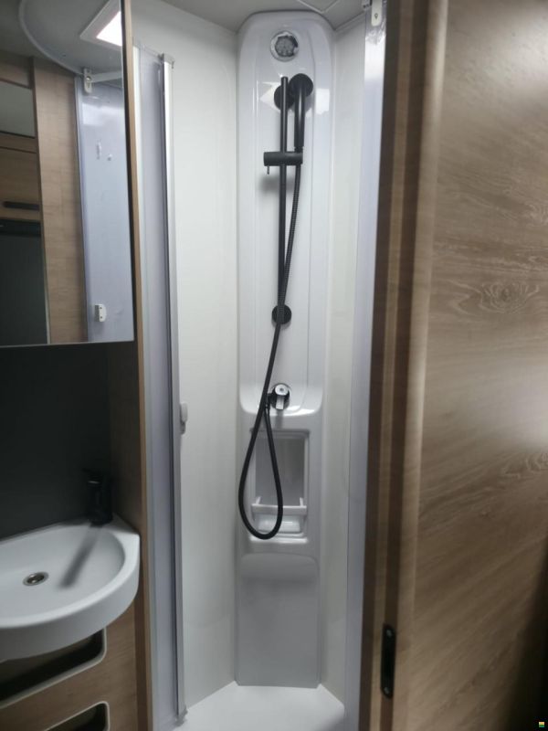 Knaus L!VE WAVE 650 MG Platinum Selection