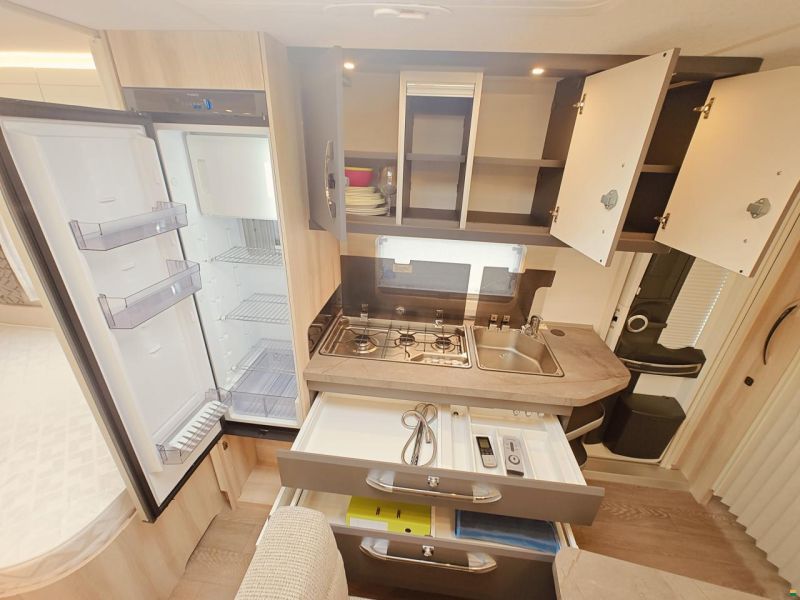 Hobby 24EG/540 KMFe De Luxe -Etagenbett