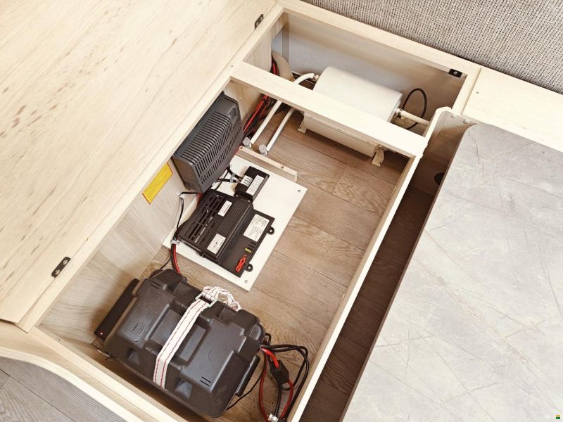 Hobby 24EG/540 KMFe De Luxe -Etagenbett