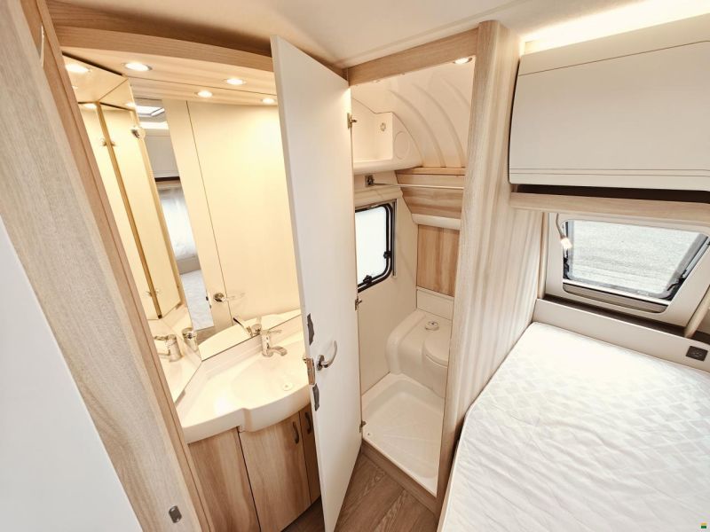 Hobby 24EG/540 KMFe De Luxe -Etagenbett