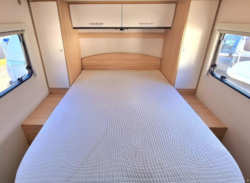 Sunlight T69S mit Queensbett