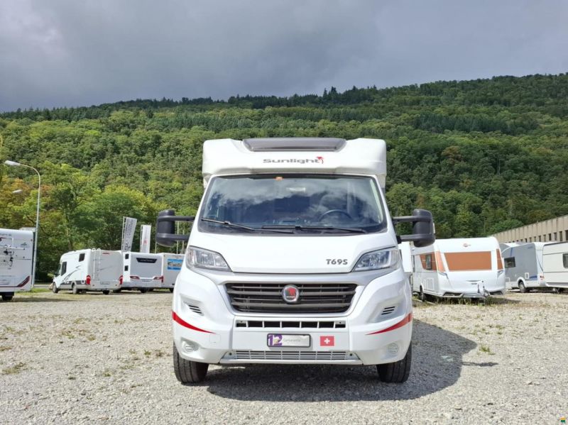 Sunlight T69S mit Queensbett