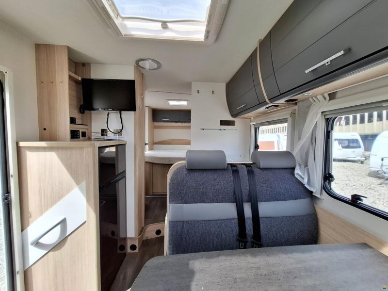 Sunlight T69S mit Queensbett