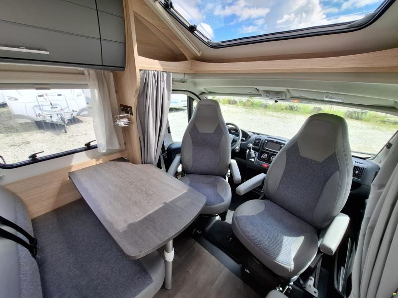 Sunlight T69S mit Queensbett