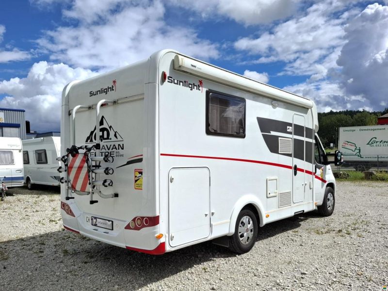 Sunlight T69S mit Queensbett