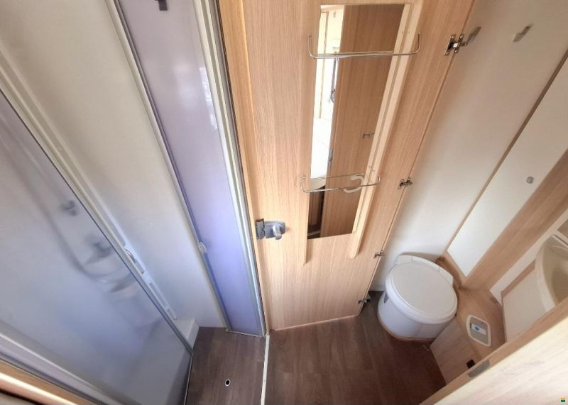 Sunlight T69S mit Queensbett