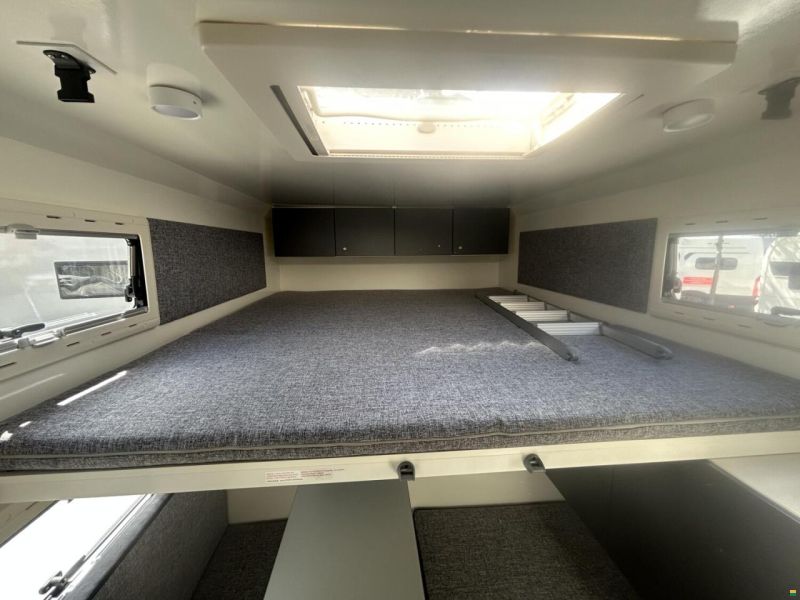 Sonstige Sports Caravan 5000