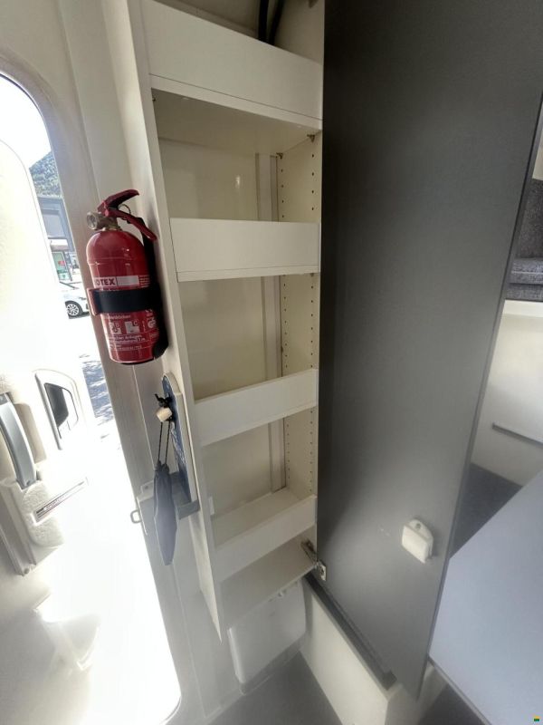 Sonstige Sports Caravan 5000