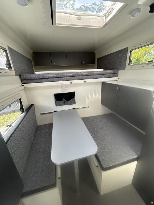 Sonstige Sports Caravan 5000