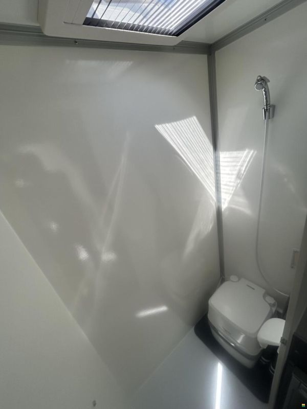 Sonstige Sports Caravan 5000