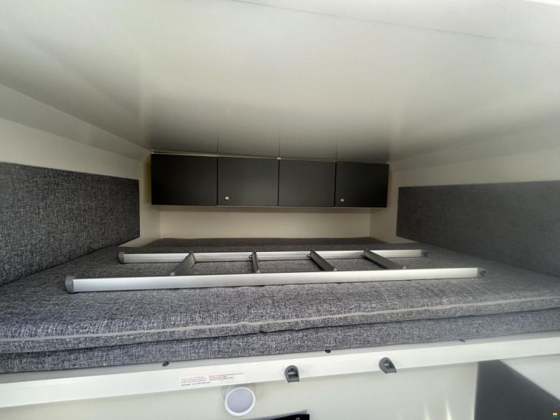 Sonstige Sports Caravan 5000