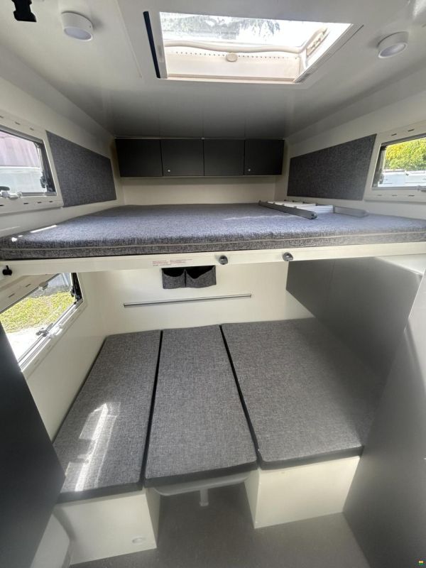 Sonstige Sports Caravan 5000