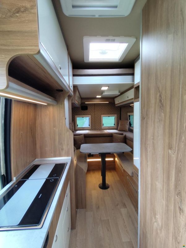 Megamobil Mega Lounge 640 Peugeot 180 PS