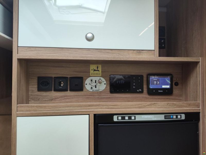 Megamobil Mega Lounge 640 Peugeot 180 PS