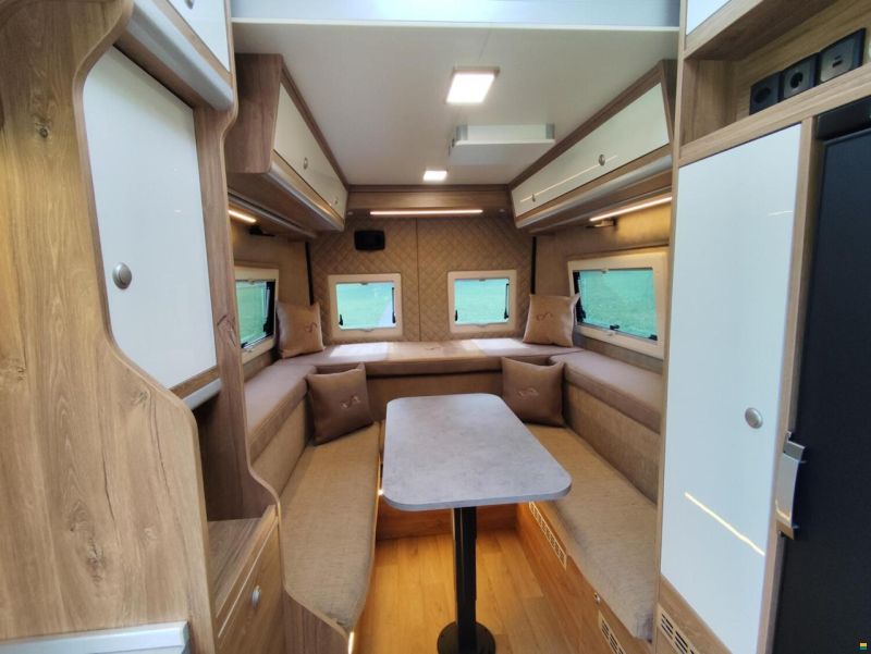 Megamobil Mega Lounge 640 Peugeot 180 PS